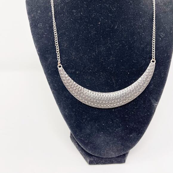 Silver Tone Bib Statement Necklace Fashion Costume Jewelry Geometric Design - Picture 3 of 5